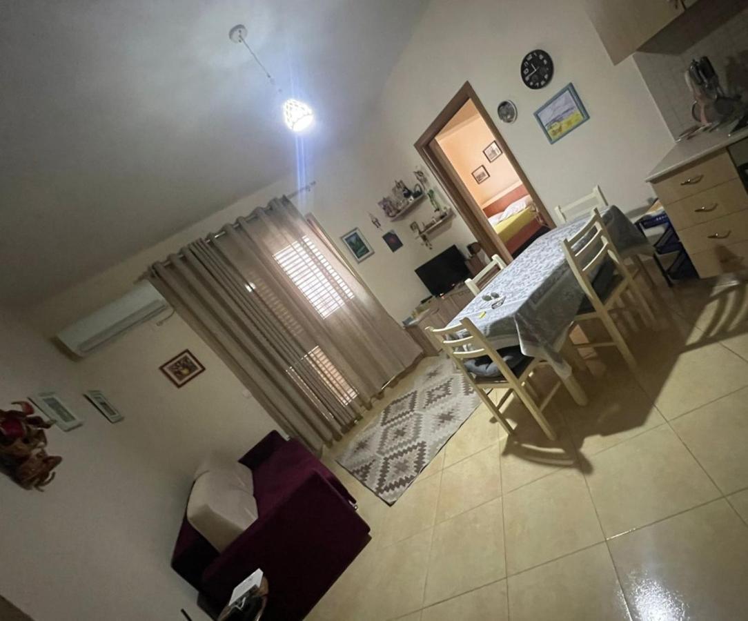 Mimi'S Beach Apartment فلورا المظهر الخارجي الصورة